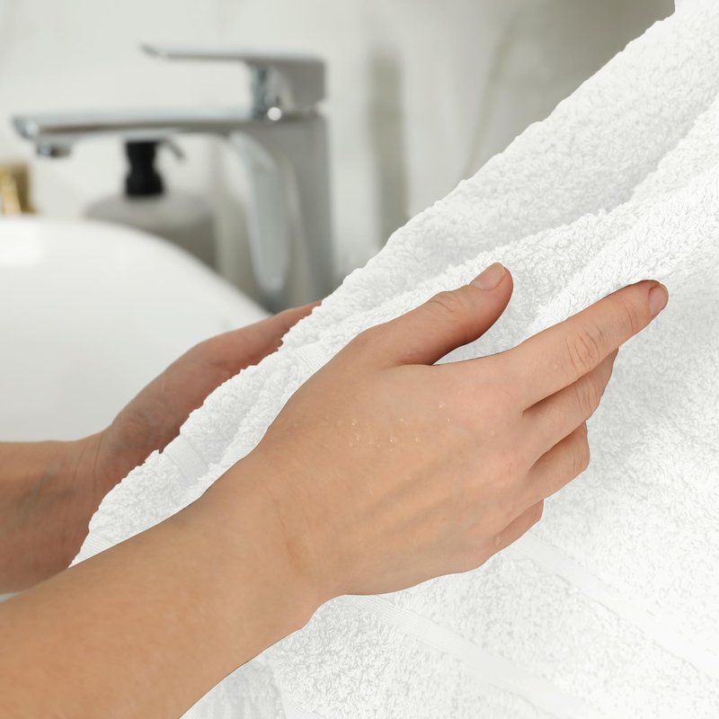 Novo Home 100% Ring Spun Cotton Hand Towels for Bathroom – 550 GSM Soft & Absorbent Towel Set– Pack of 6 Small Towel (34x20in) – Quick Dry Luxury Cotton Hand Towels – White