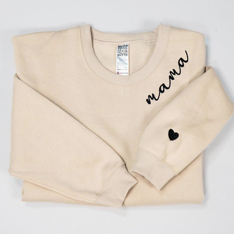 Nani - Mama Mom Mommy Embroidered Crewneck Sweatshirt Heart On Sleeve for Women - Gifts For New Mom Mama Birthday Christmas Mothers Day Valentine Embroidery Pullover Sweater Shirt Sand