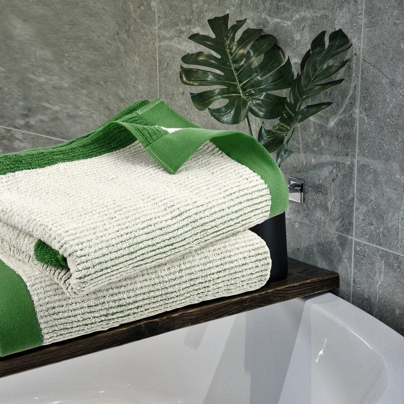 Cleanbear Shower Towel Soft Bath Towels for Bathroom, 2 Cotton Fluffy Bath Towels (520 GSM), 54 x 28 Inches, Green