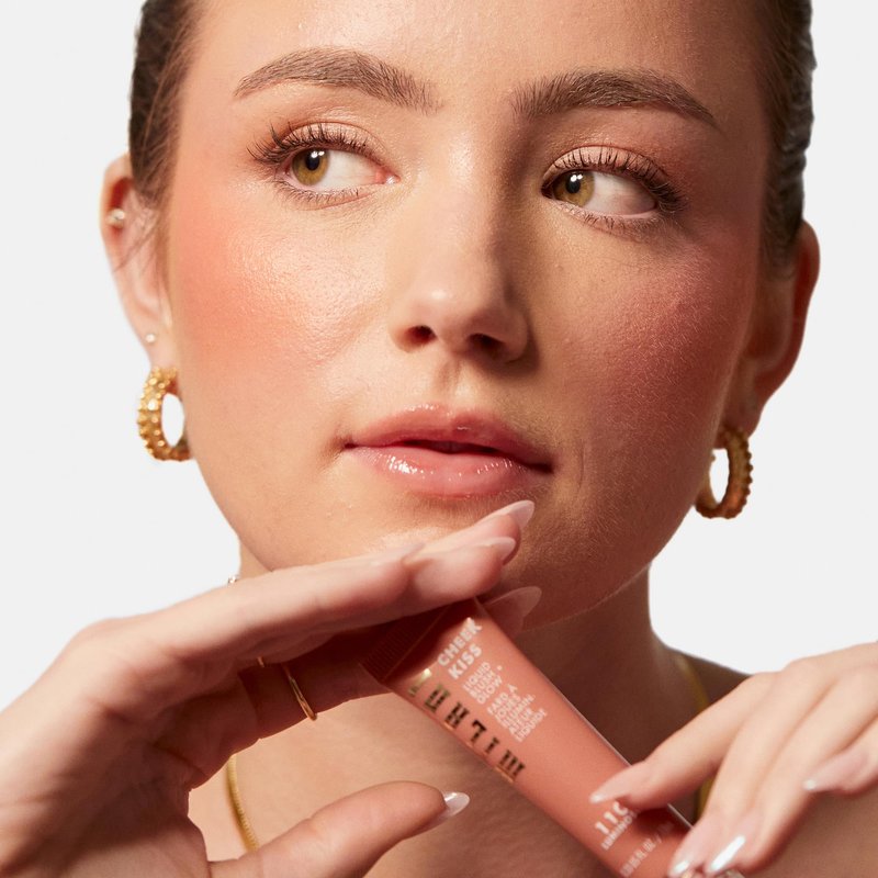Milani Cheek Kiss Liquid Blush + Glow, Creamy 2-in-1 Blush for Cheeks and Highlighter Makeup for Dewy, Radiant Finish- 110 Luminoso