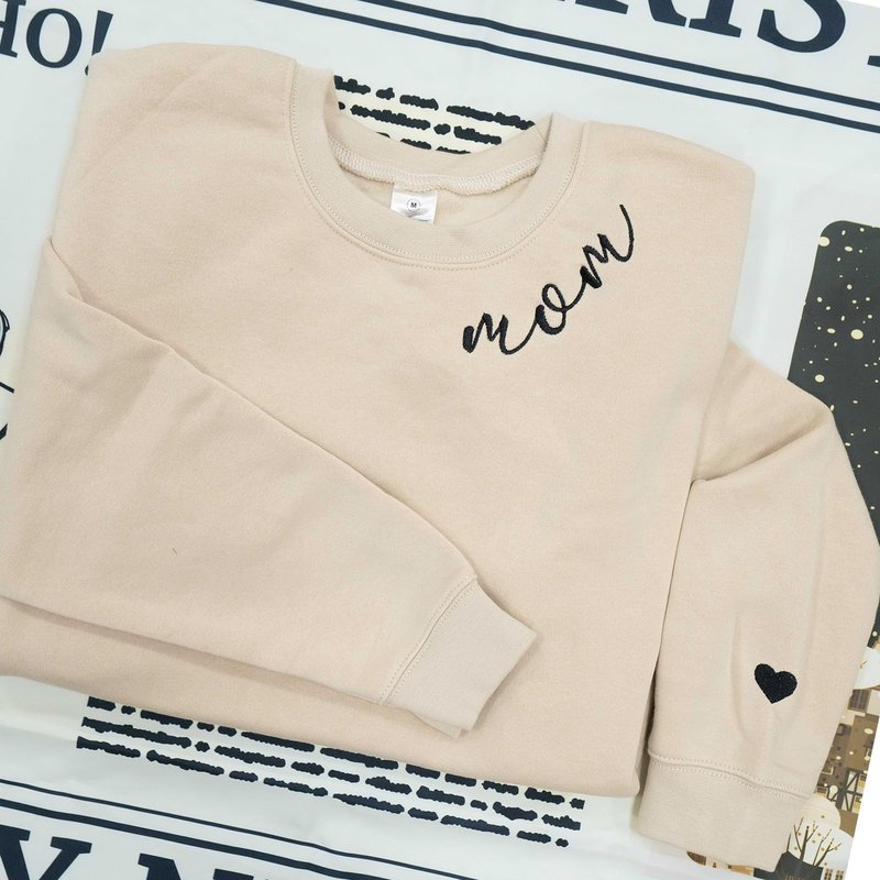 Nani - Mom Mama Mommy Embroidered Crewneck Sweatshirt Heart On Sleeve for Women - Gifts For New Mom Mama Birthday Christmas Mothers Day Valentine Embroidery Pullover Sweater Shirt Sand