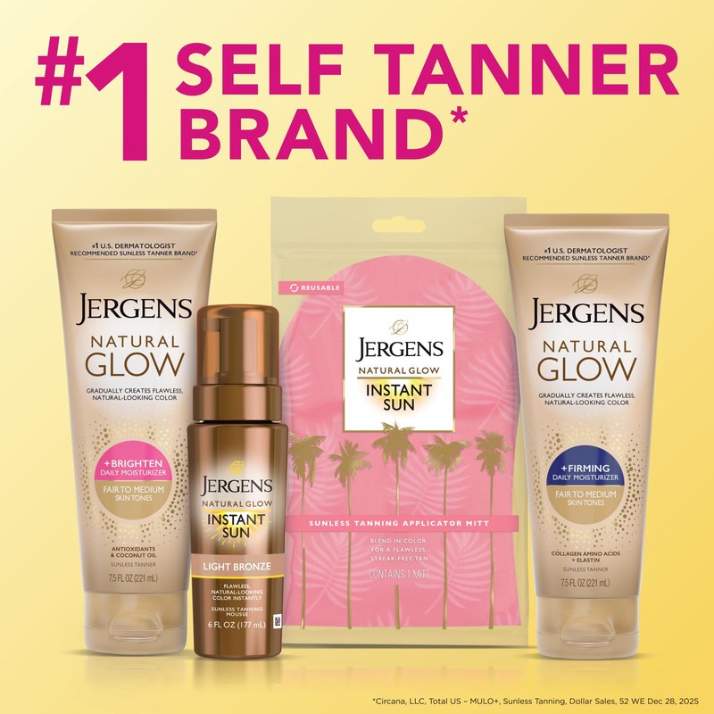 Jergens Natural Glow Self Tanner Body Lotion, Sunless Tanning, Fair to Medium Skin Tone, Daily Moisturizer with Coconut Oil, Vitamin E and Antioxidants, 7.5 Oz