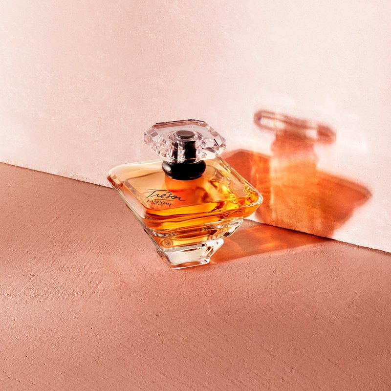 Lancôme Trésor Eau de Parfum - Long Lasting Fragrance with Notes of Rose, Lilac, Peach & Apricot Blossom - Elegant & Romantic Women's Perfume - 1 Fl Oz