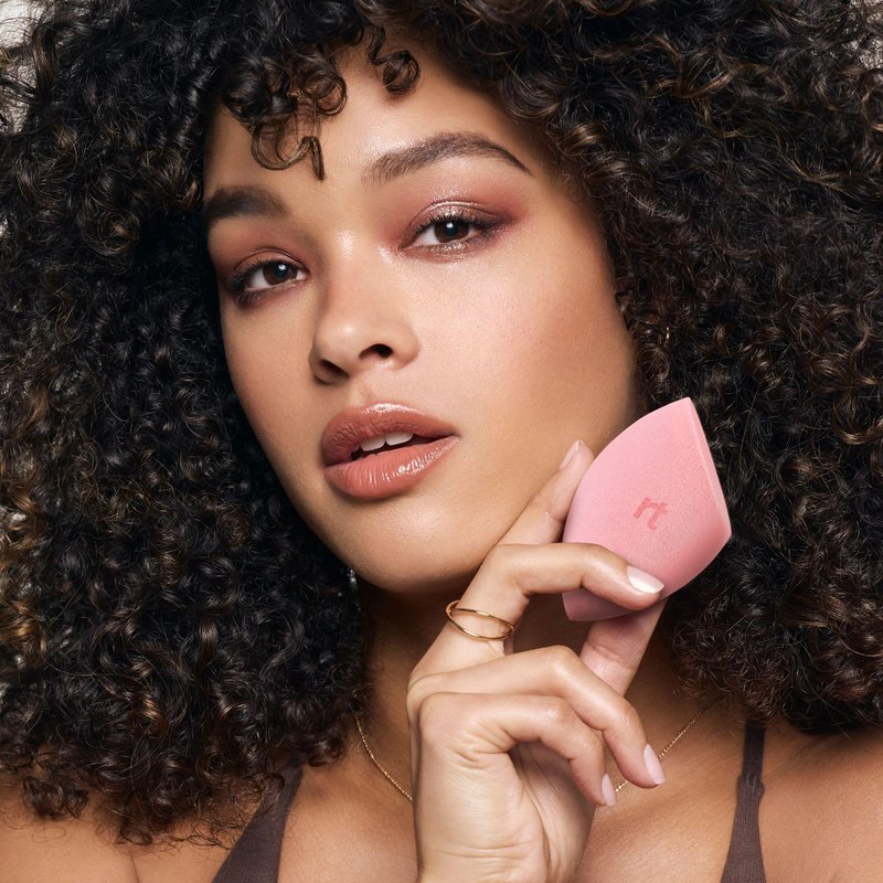 Real Techniques Miracle Powder Sponge, Makeup Blending Sponge For Powder Products, Set Makeup For Natural Finish & Cloud Skin, Buildable Coverage, Velvet Material, Latex-Free Foam, 1 Count