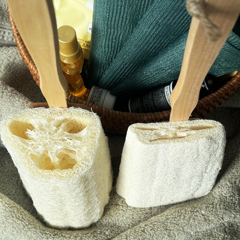 Natural Loofah Scrub. Back Loofah Sponge .Long Handle Shower Bath Brush On a Stick Body Scrub Brush Scrubber Exfoliating Body Sponge(1 Pack)
