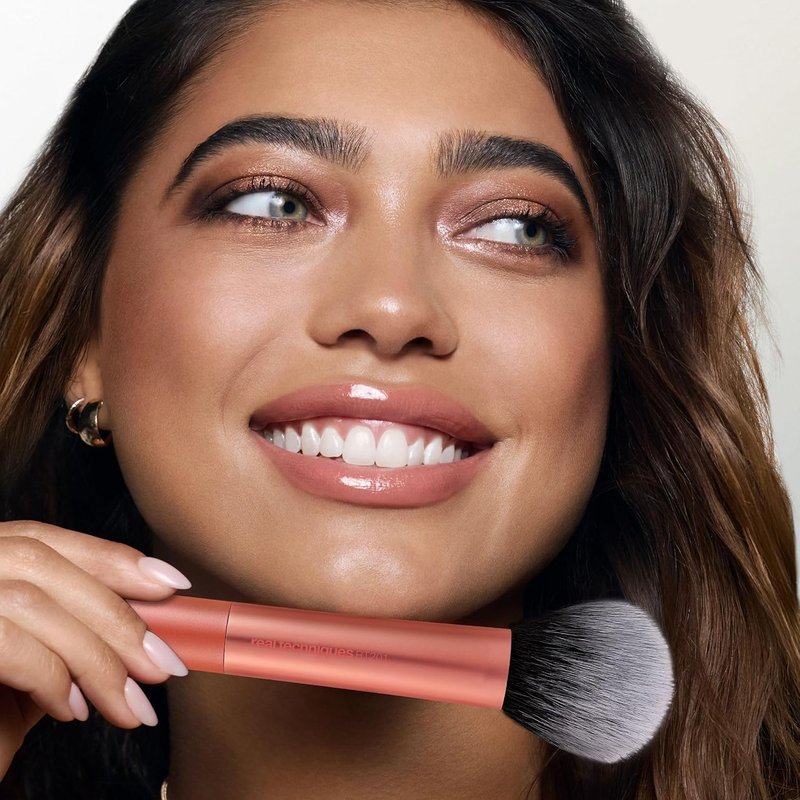 Real Techniques Powder Brush - Cruelty-Free with Ultra Plush Synthetic Bristles | Custom Cut for Perfect Coverage