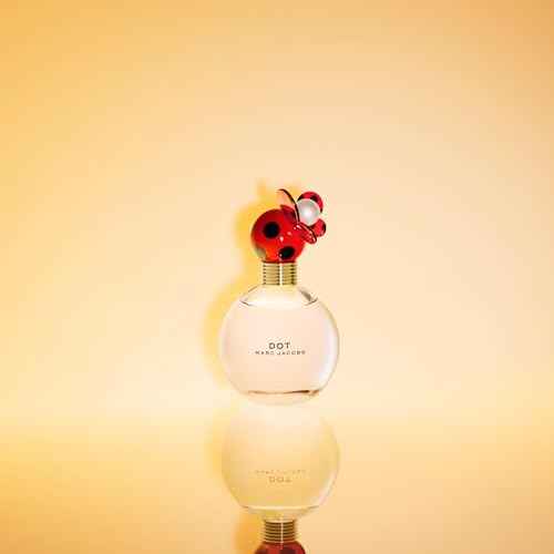 Marc Jacobs Dot Eau de Parfum ? Floral Women's Perfume ? With Notes of Red Berries, Jasmine, Coconut Water, Vanilla & Musk