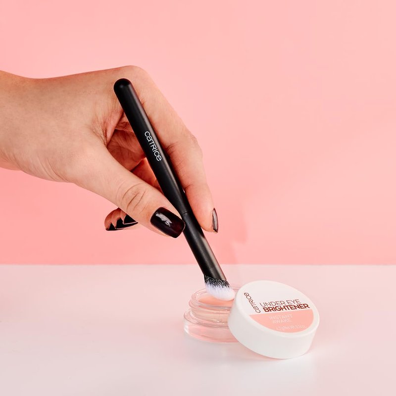 Catrice Under Eye Concealer Brush - Angled Brush for Precise Blending of Cream, Liquid & Powder Makeup | Ultra-Soft Vegan Bristles