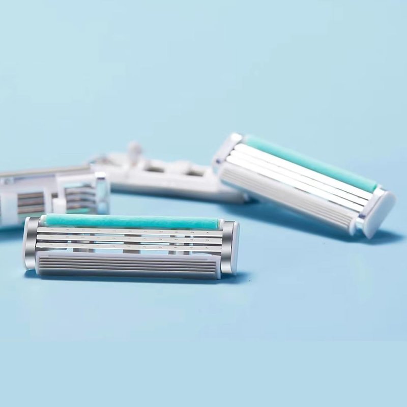 Razor for Women – Travel Essentia,Women's Travel Razor with 6 Refills & 3 Blades – Bikini, Legs & Face Shaver – Comfort Glide System – Compact Green