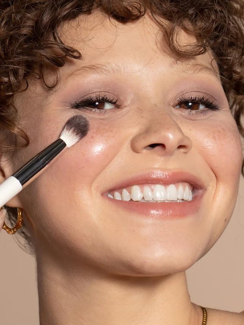 ILIA Blending Brush - Vegan Eyeshadow & Highlighter Tool with Soft Bristles | Eco-Friendly Design