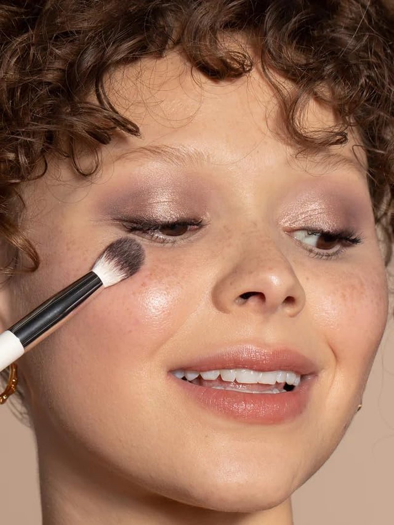 ILIA Blending Brush - Vegan Eyeshadow & Highlighter Tool with Soft Bristles | Eco-Friendly Design