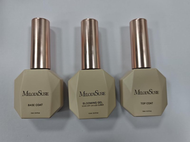 MelodySusie Top Coat Blooming Gel Base Coat No Wipe Glossy Set Long Lasting Shine Finish Soak Off UV LED Nail Lamp Nail Art Design Manicure Kit Perfect Gifts for Women Girls 3 Pcs 15ml Clear