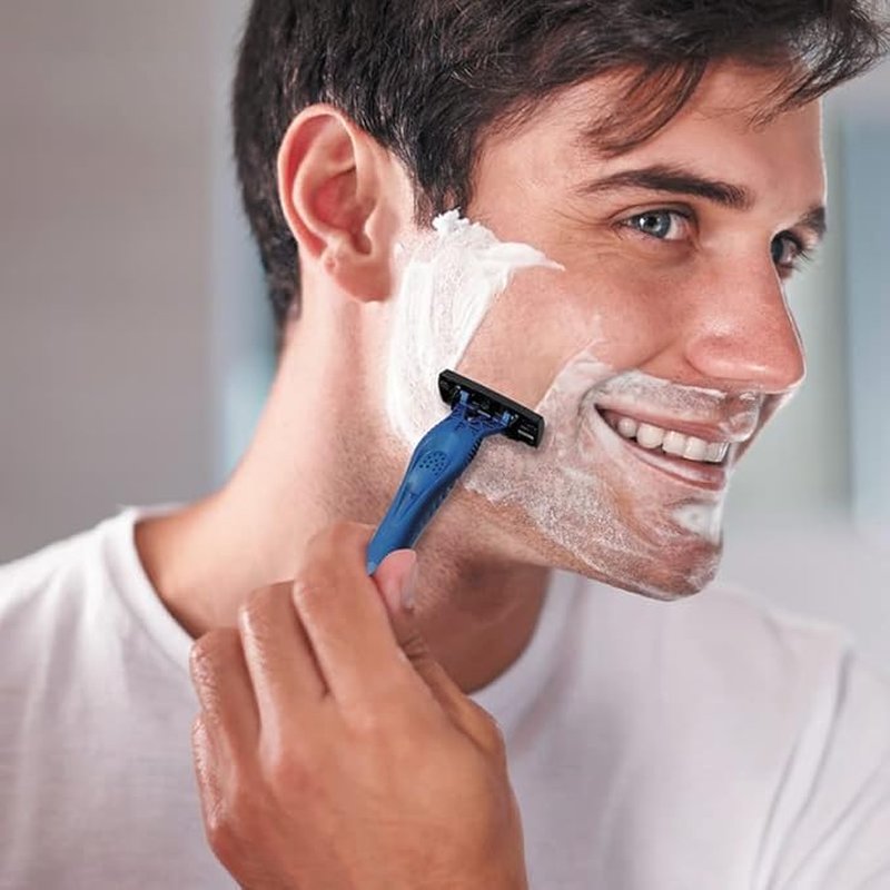 BIC Comfort 3 Advance Disposable Razors - Ultra-Soothing Close Shave | 4-Piece Set for Men