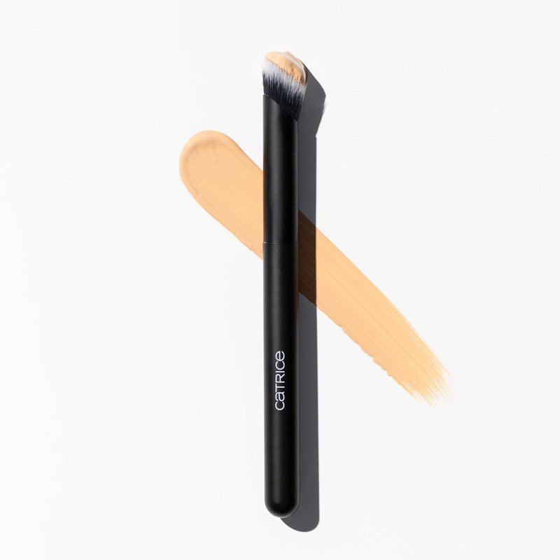 Catrice Under Eye Concealer Brush - Angled Brush for Precise Blending of Cream, Liquid & Powder Makeup | Ultra-Soft Vegan Bristles