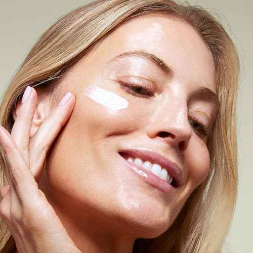 Clarins Extra-Firming Day Cream SPF 15 | Anti-Aging Moisturizer | UVA/UVB Protection | Visibly Regenerated, Firmer Skin* | Boosts Radiance