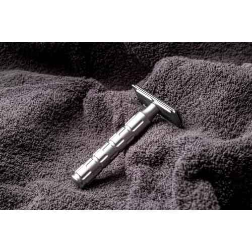 Goodfellas¡¯ Smile SYNTESI STAINLESS STEEL Double Edge Safety Razor ? CNC Machined with an Extreme Comfort Angle, Made in Italy