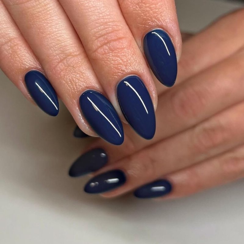 Navy Blue Press on Nails Medium Almond Dark Royal Fake Nails with Royal Blue Design Solid Colour Acrylic False Nail Artificial Stick on Nail for Women 24Pcs