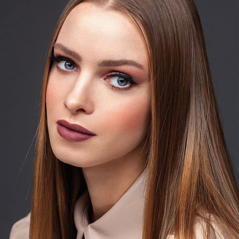 Professional Black Waterproof Eyeliner Pencil - Long-Lasting, Smudge-Proof Formula for Smoky Eyes | Includes Smudger Tool