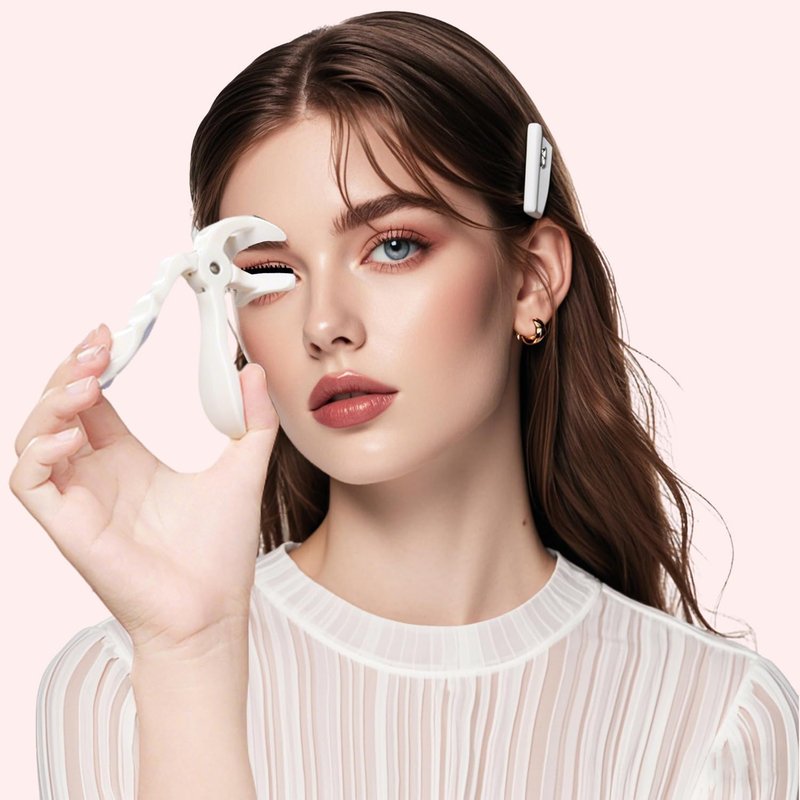 Eyelash Curler, Plastic Eyelash Curlers with Silicone Refill Pads Cute Eye Lash Curler Makeup Tool for Women Girls No Pinching, Purple Eyelash Curler