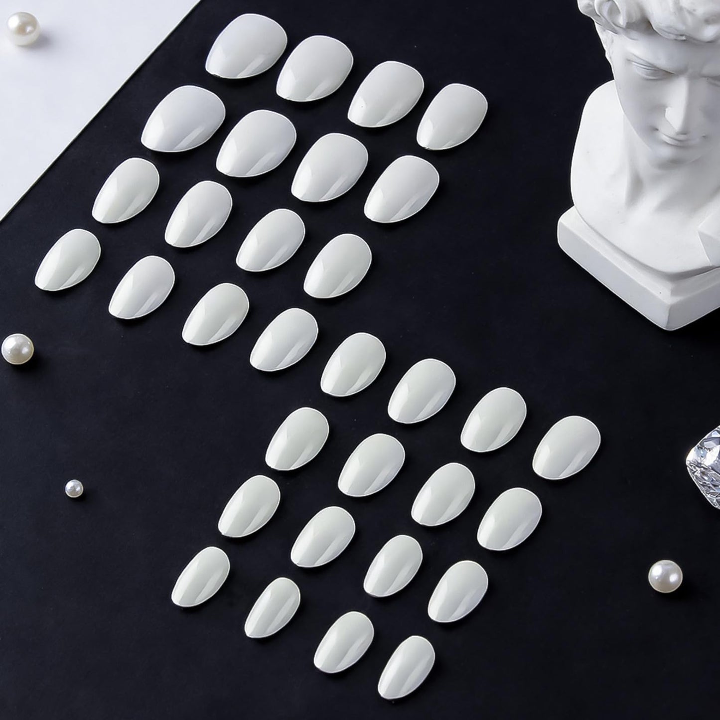 White Solid Color Press On Nails Short Almond Fake Nails Glossy Full Cover Stick On Nail for Women Manicure 32Pcs