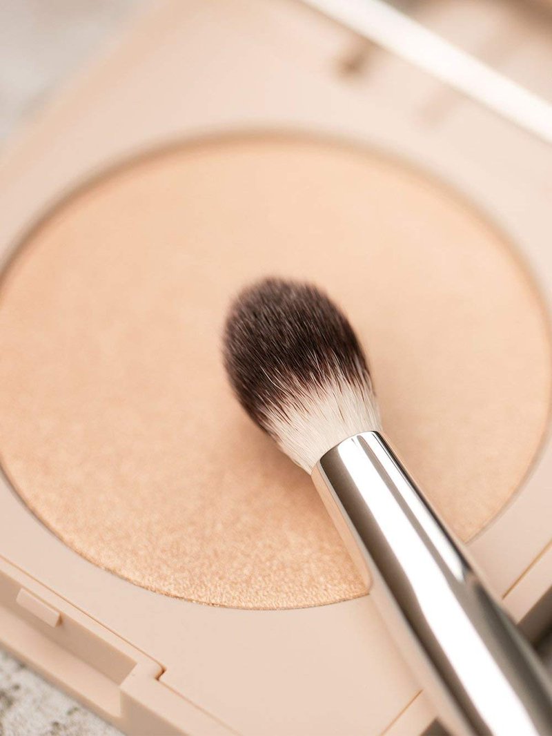 ILIA Blending Brush - Vegan Eyeshadow & Highlighter Tool with Soft Bristles | Eco-Friendly Design