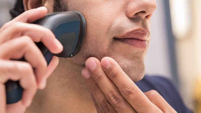 Philips Norelco Shaver Series 1000 - Wet/Dry Electric Shaver with ComfortCut Blades | 40-Minute Cordless Use