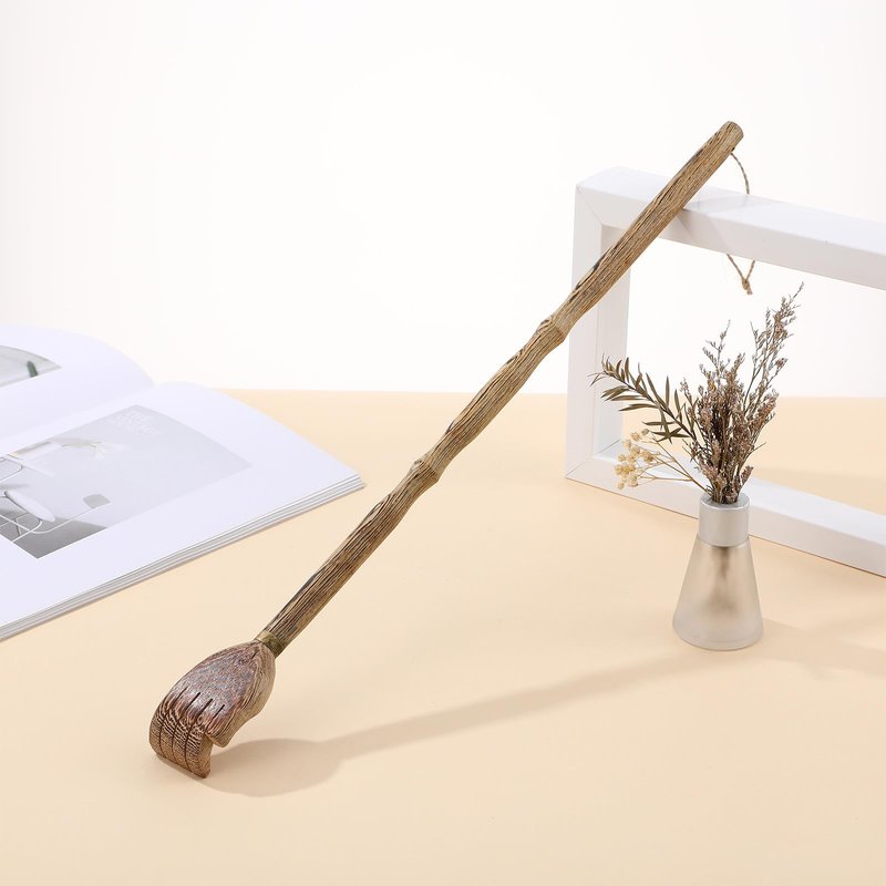 BESPORTBLE Wooden Back Scratcher with Long Handle, Hand-Shaped Design for Seniors and Men, 17-inch Traditional Back Scratcher to Relieve Itchiness