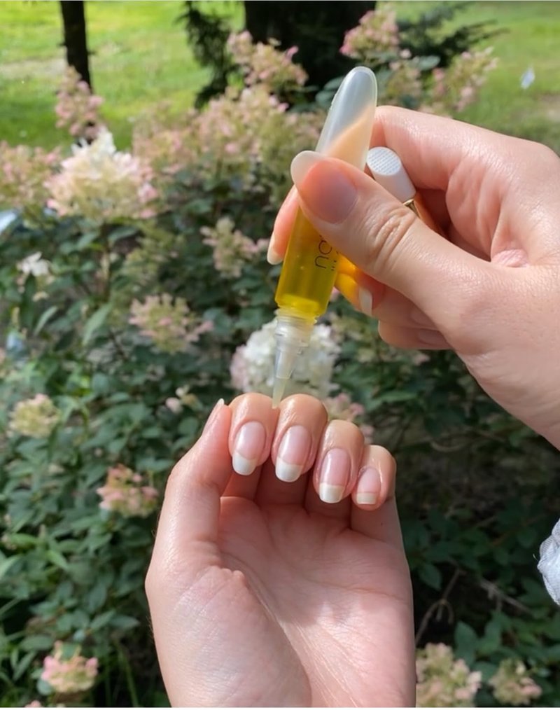 Bliss Kiss Refillable Cuticle Oil Pen - 8 ml Nail Oil with Soft Brush Applicator & Cuticle Pusher
