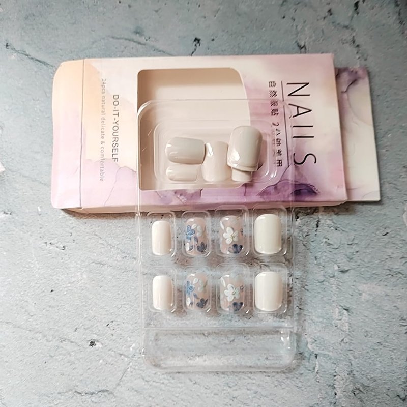 Short Square Press-On Nails - Glossy White Acrylic Nail Art Kit with Floral Designs | 24 Pcs Full Cover