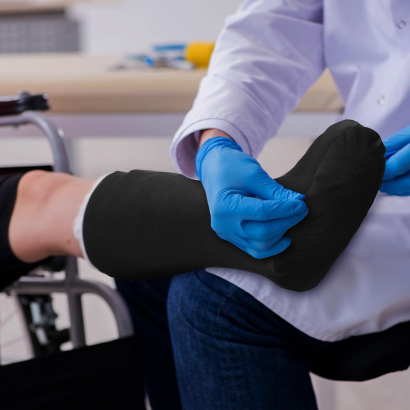 Shyyween 4 Pcs Leg Cast Cover Medium Short Cast Sock Cover Below the Knee Leg Sleeve for Foot Men Women Plaster Stocking Protective(Black, Blue, Gray,Dark Green)