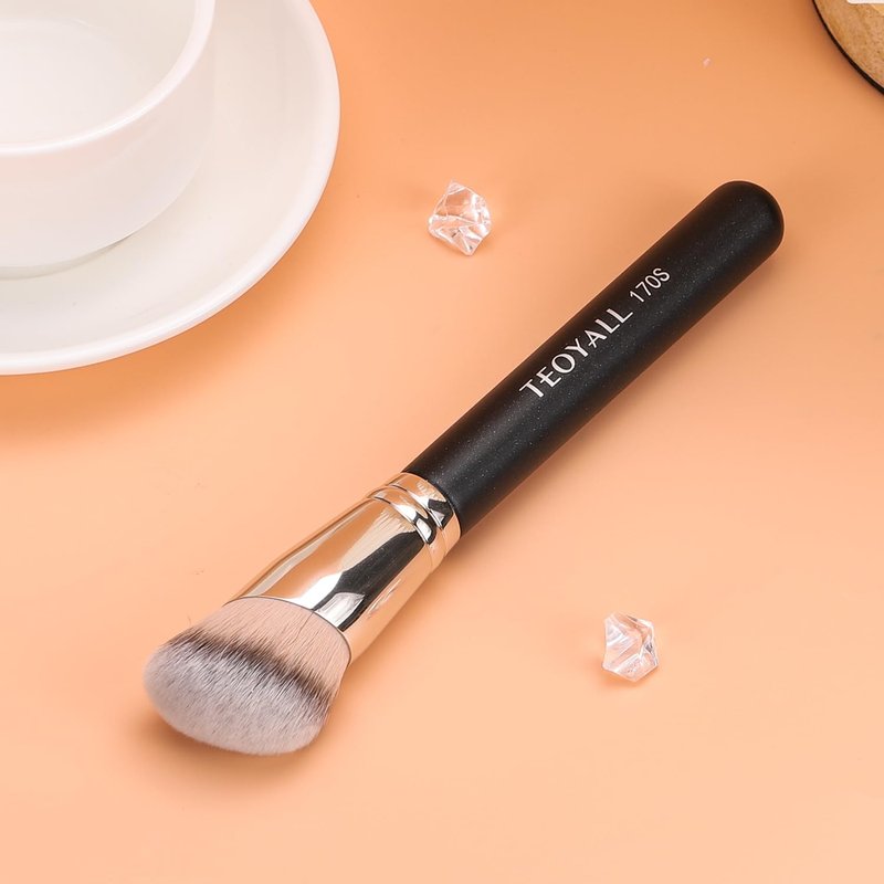 Angled Foundation Contour Brush - Synthetic Kabuki Brush for Blending & Buffing | Ideal for Liquid, Cream & Powder Makeup