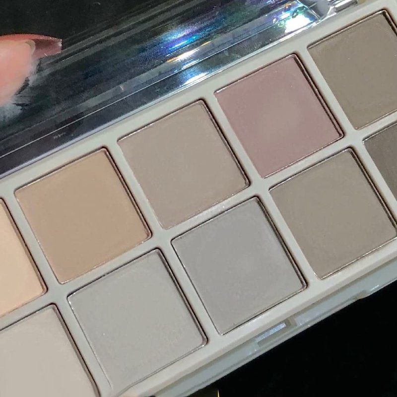 Go Ho 10-Color Matte Eyeshadow Palette | Highly Pigmented Blendable Shades for Mature Skin - Waterproof Neutral Tones