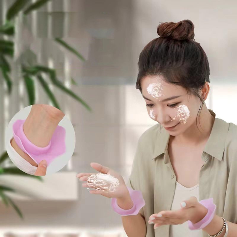 ouquckl 1 Pair Silicone Washing Face Wrist Bands, Wrist Guards To Water Spills During Face Washing (Multiple Colors)