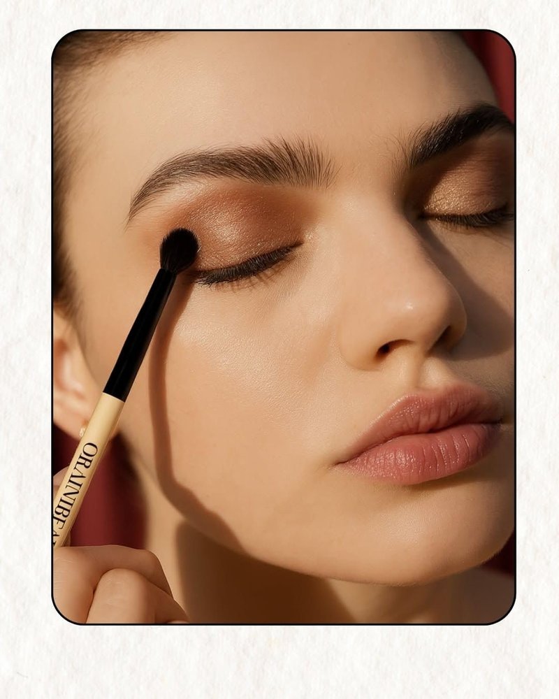 ORAINIBEAUTY Dual-Ended Concealer Brush - 2-in-1 Under Eye Blending & Eyeshadow Tool - Angled Buffing End for Seamless Contour & Tapered Precision Tip for Hard-to-Reach Areas - Vegan & Cruelty-Free