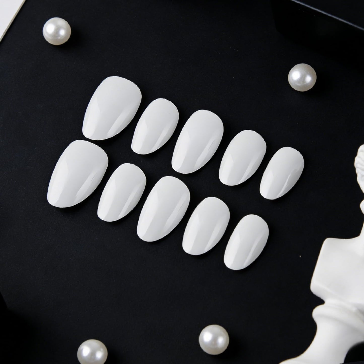 White Solid Color Press On Nails Short Almond Fake Nails Glossy Full Cover Stick On Nail for Women Manicure 32Pcs