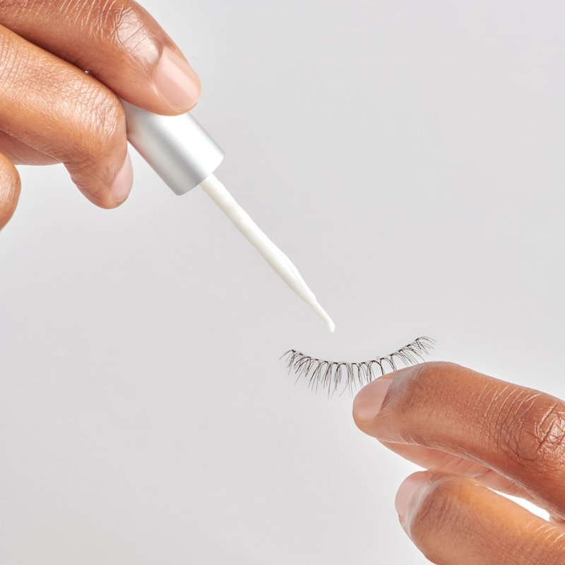 Kiss SuperStick 5-Day Extended Wear Strip Lash Adhesive, Quick Drying Lash Glue, Witch Hazel & Cactus Extract Infused, Brush Applicator, Net Wt. 4.8g (0.17 oz.), Clear