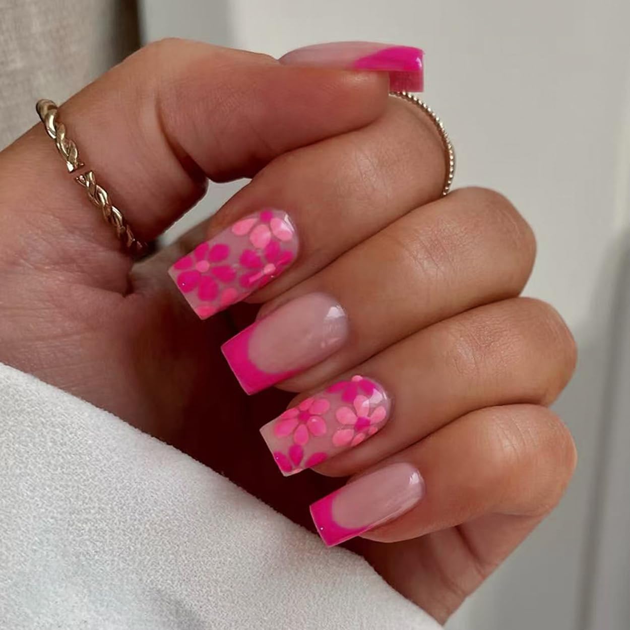 ZWENJIE Medium Press on Nails Square Spring Flower Acrylic Nail Tip Kit Fake Nails Press ons Stick on Nails Supplies Glue on Nails Full Cover False Nails Hot Pink French Glossy Design for Women 24Pcs