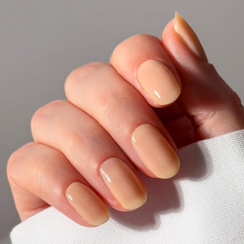 gitti Nail Juice no. 02 | Plant-Based Nail Treatment & Color Polish, Non-Toxic, 82% Natural Origin, Vegan, Cruelty-Free | Strengthens, Nourishes, Non-Greasy Formula, Soft Peach Sheer Tint (0.5 fl oz)
