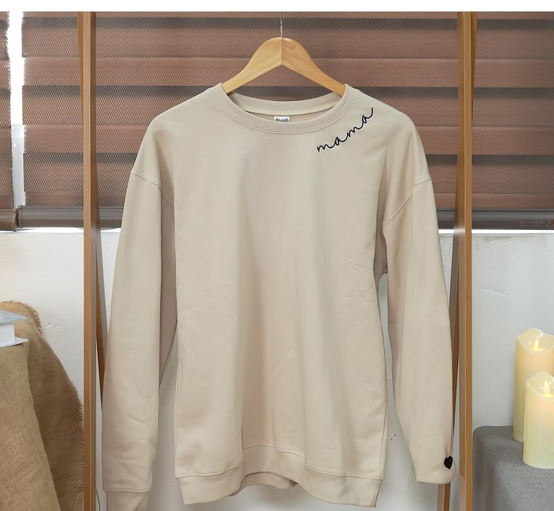 IZI POD - Mama Mom Mommy Embroidered Crewneck Sweatshirt Heart On Sleeve for Women - Gifts For New Mom Mama Birthday Christmas Mothers Day Valentine Embroidery Pullover Sweater Shirt Sand L