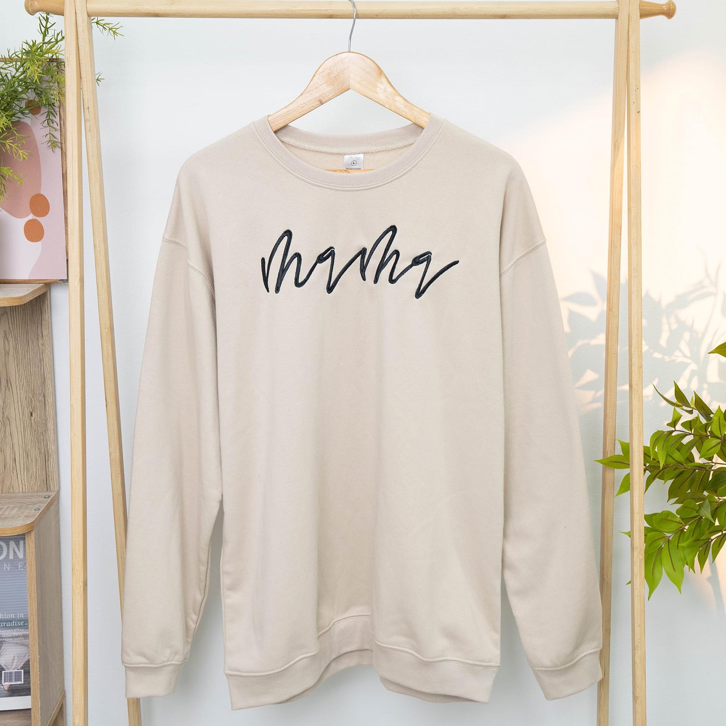 Nani - Mama Mom Mommy Embroidered Crewneck Sweatshirt Heart On Sleeve for Women - Gifts For New Mom Mama Birthday Christmas Mothers Day Valentine Embroidery Pullover Sweater Shirt Sand