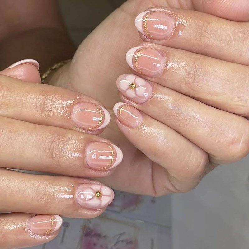 Nude Pink Press on Nails Short Almond Fake Nails with 3D Flower & Gold Line Accents Glossy French Tip False Nails for Daily Wear, Wedding & Date Night, Reusable 24Pcs Nail Kit for Women