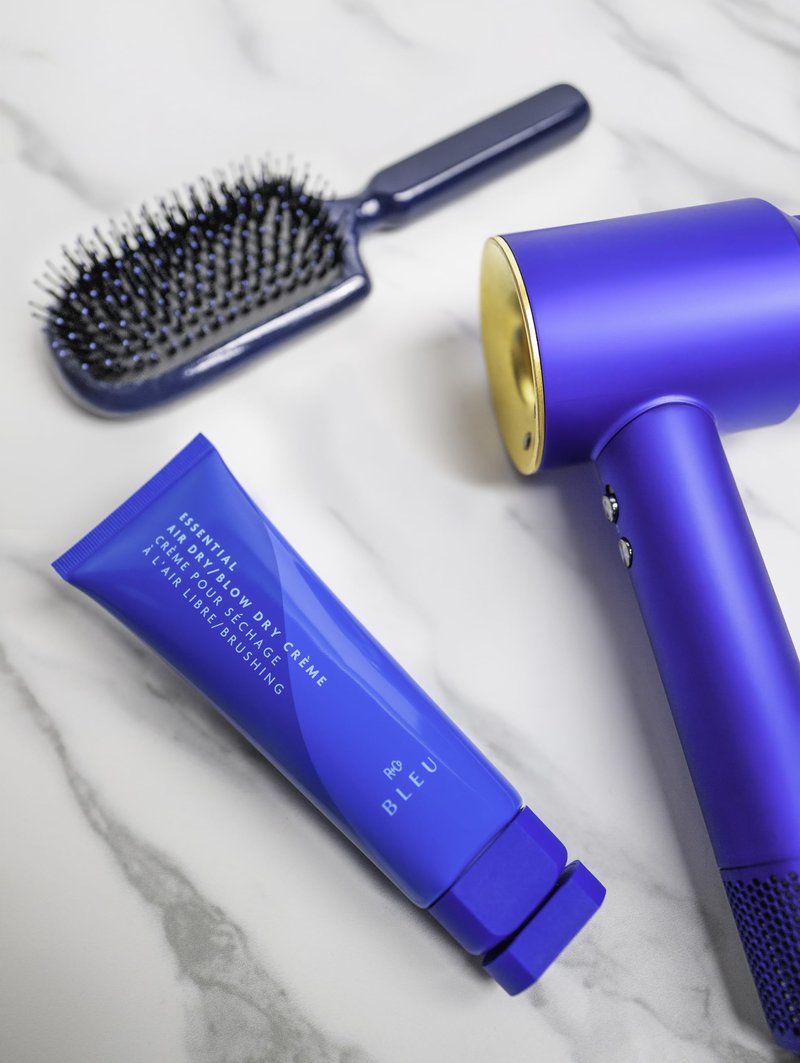 R+Co BLEU Essential Air Dry Blow Dry Crème – Lightweight Heat Protectant Styling Cream for Frizz Control, Hydration & Shine – Smooths & Detangles for All Hair Types – Paraben-Free – 4.2 oz