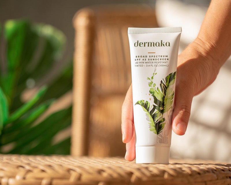 Dermaka Lightly Tinted Mineral Sunscreen SPF 42 – Anti-Aging Face Moisturizer with Zinc Oxide & Aloe Vera – Water Resistant, Non-Greasy & Reef Safe for Sensitive Skin – 3.4 oz