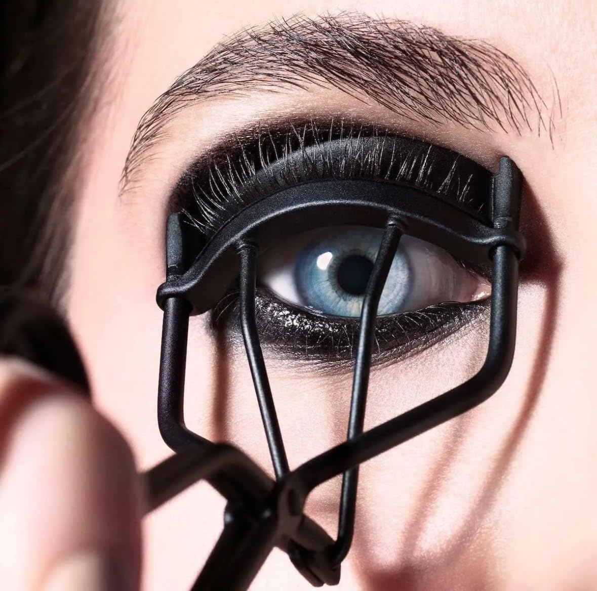 Surratt Relevee Lash Curler - Professional Eyelash Curler for Perfectly Lifted Lashes