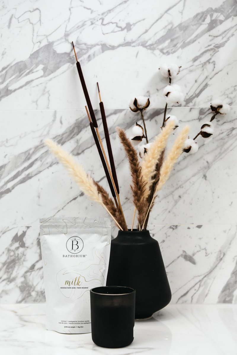 Bathorium Milk Mineral Bath Soak, Made with Coconut, Dead Sea Salt & Vanilla Bean CO2, Ideal for Hydration, pH Balanced Coconut Scented Bath Soak for Women, Approximately 5 Baths, 23 oz