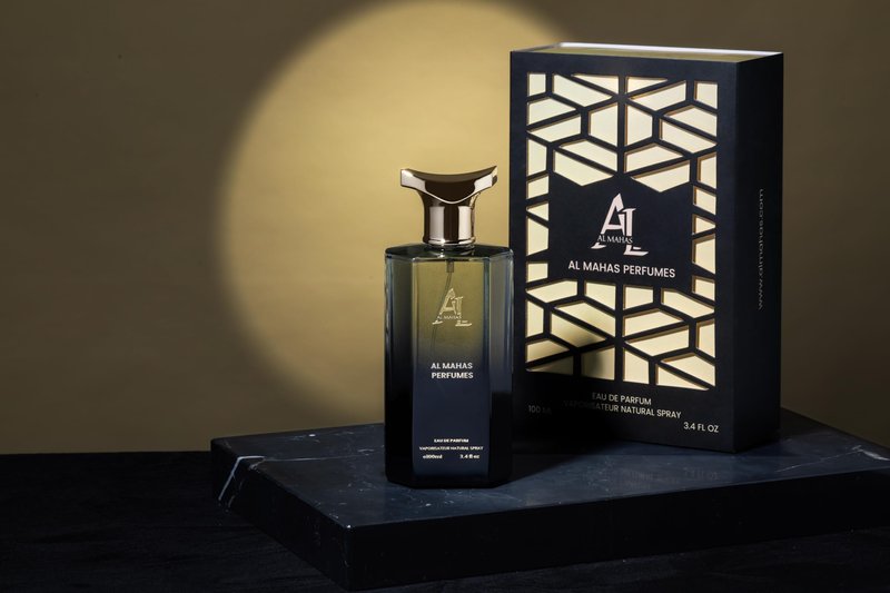 AL MAHAS Oud Wood Perfume - Eau de Parfum 100 ml (3.4 Oz) Long Lasting Bold Men Perfume, Floral Woody Scent Arabian Cologne. Notes: Cardamom, Pink Pepper, Patchouli, Amber, Oud