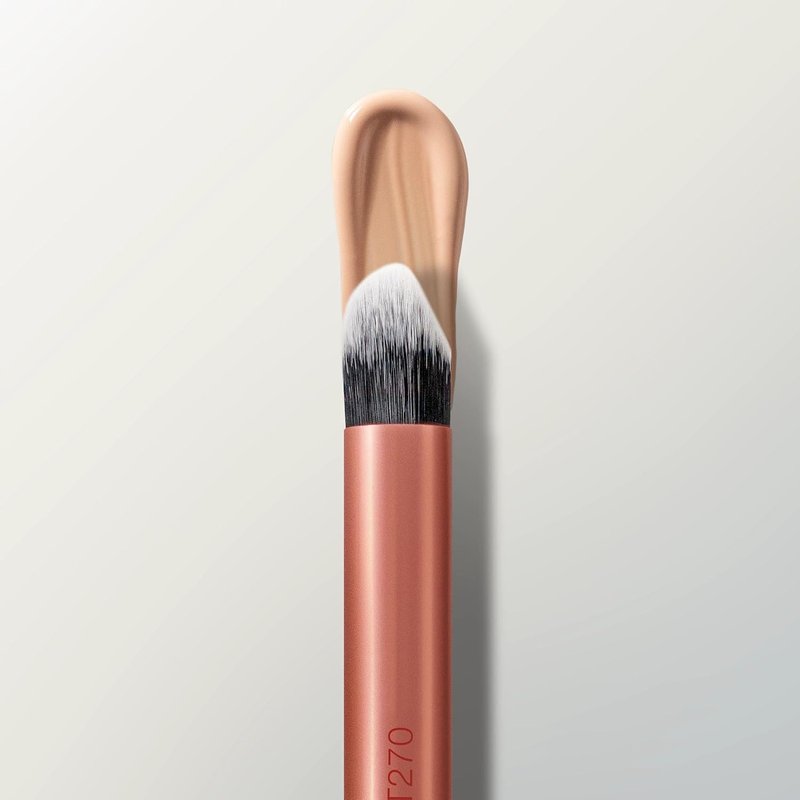 Real Techniques Spot Concealer Brush - Precision Makeup Tool for Targeted Blemish Coverage | Ultra-Plush, Cruelty-Free