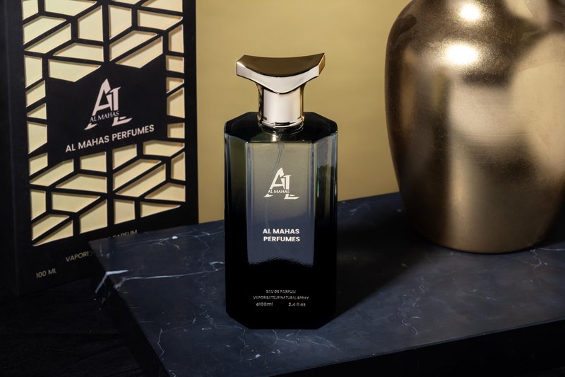 AL MAHAS Oud Wood Perfume - Eau de Parfum 100 ml (3.4 Oz) Long Lasting Bold Men Perfume, Floral Woody Scent Arabian Cologne. Notes: Cardamom, Pink Pepper, Patchouli, Amber, Oud
