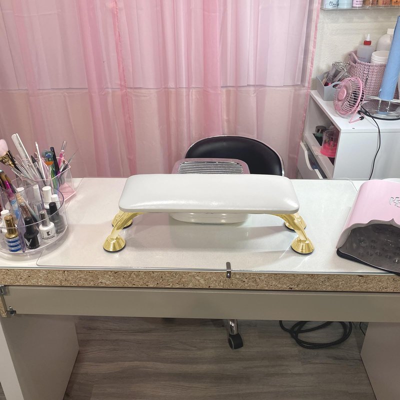 Arm Rest for Nails Tech Soft Comfortable, Nail Arm Rest Anti-Slip, Microfiber Leather Manicure Hand Rest for Nails Tech Armrest Stand with Gold Stainless Steel Legs