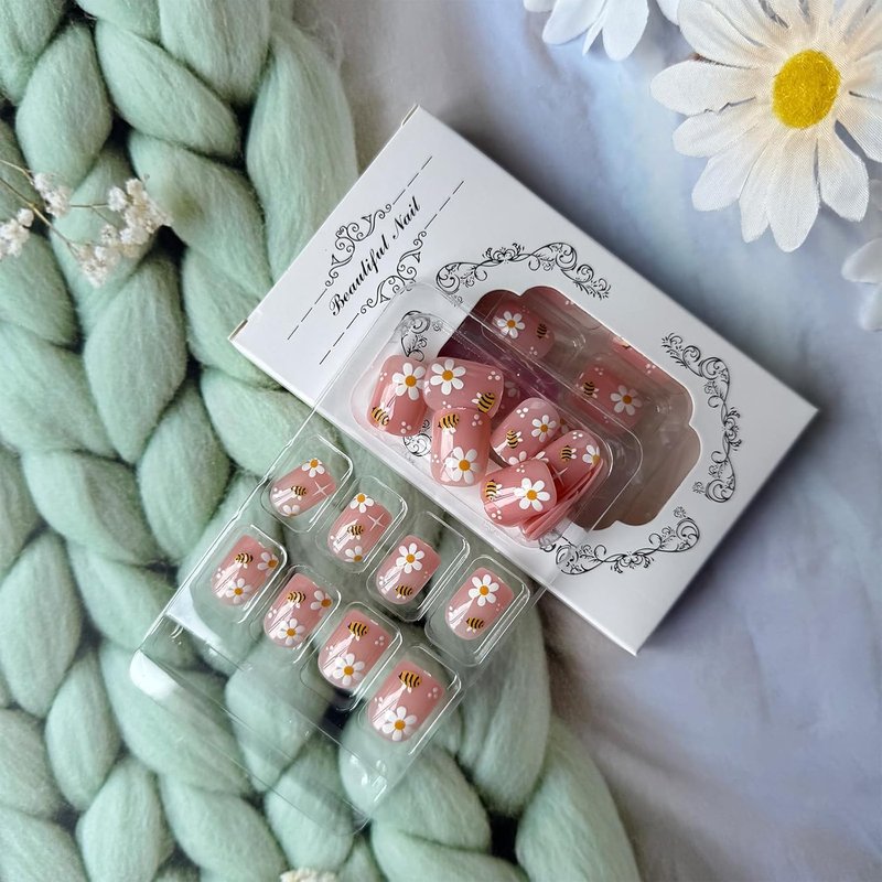 Press On Nails - Short Square Floral Design with Bee | 24 Pcs Glossy Artificial Nails for Spring & Summer